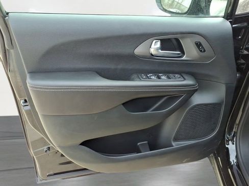 New 2026 Chrysler Pacifica Select w/ S Appearance Package image 14