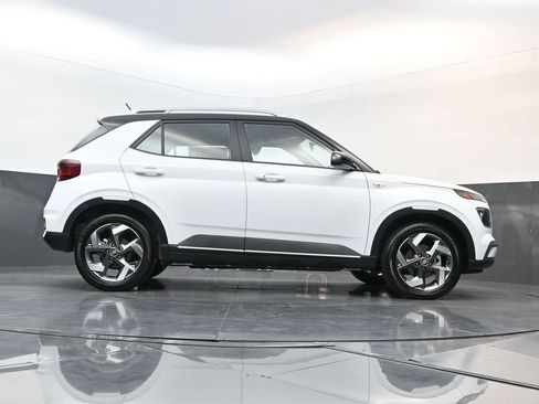 Certified 2025 Hyundai Venue Limited image 22