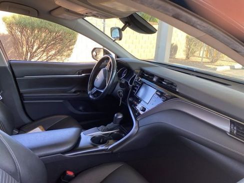 Used 2020 Toyota Camry SE w/ Carpet Mat Package FWD image 5
