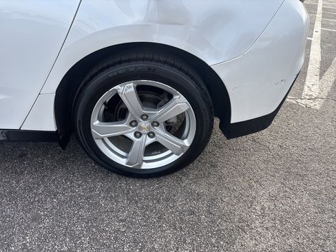 Used 2017 Chevrolet Volt LT w/ Comfort Package image 12