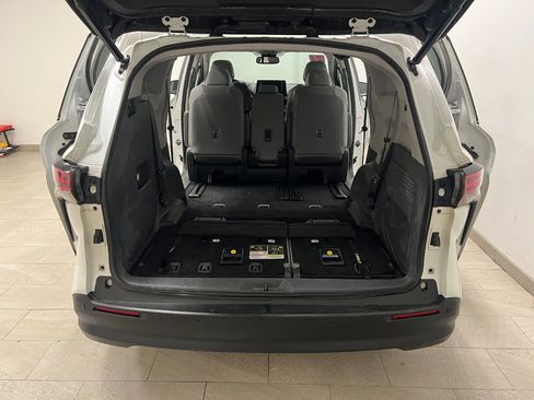 Used 2021 Toyota Sienna XLE w/ XLE Plus Package image 20