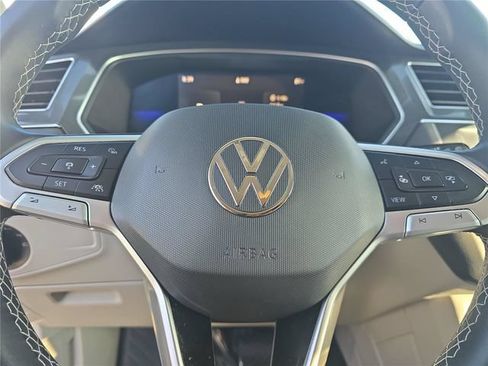 Used 2023 Volkswagen Tiguan SE FWD image 19