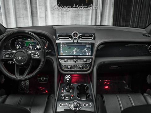 Used 2021 Bentley Bentayga AWD/4WD image 27