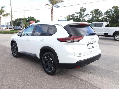 Used 2024 Nissan Rogue SV AWD/4WD image 8
