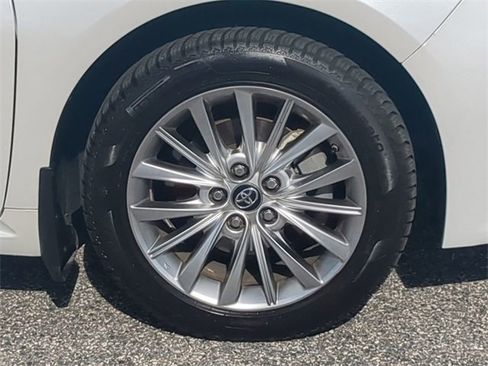 Used 2018 Toyota Avalon Limited image 11