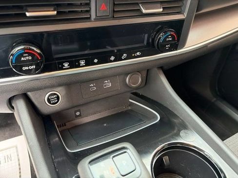 Used 2023 Nissan Rogue SV FWD image 22