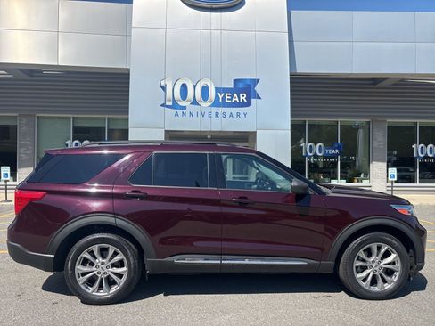 Used 2023 Ford Explorer XLT w/ Equipment Group 202A AWD/4WD image 2