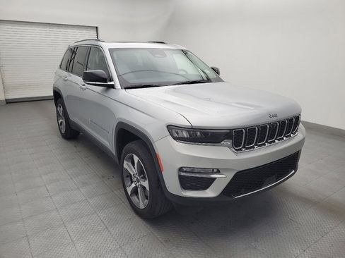 Used 2022 Jeep Grand Cherokee Limited 4xe w/ Luxury Tech Group II AWD/4WD image 13