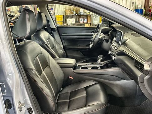 Used 2024 Nissan Altima 2.5 SR FWD image 29
