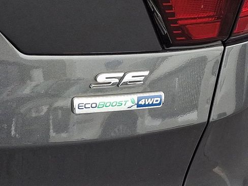 Certified 2019 Ford Escape SE image 29