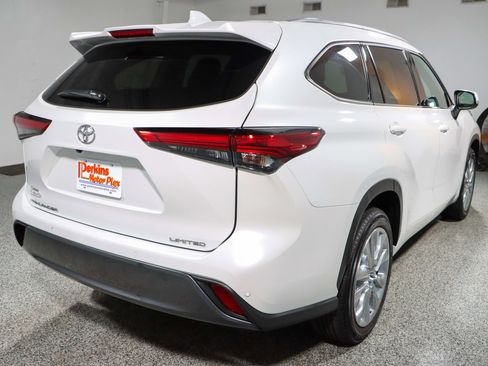 Used 2023 Toyota Highlander Limited image 7