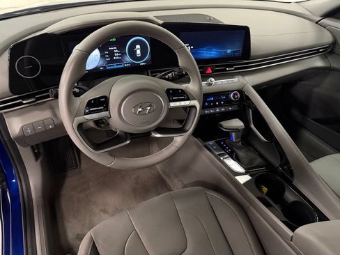 Certified 2023 Hyundai Elantra SEL w/ Convenience Package FWD image 11