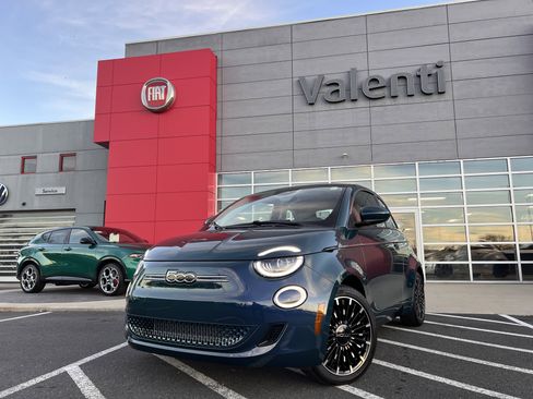 New 2025 FIAT 500 e w/ Quick Order Package 21B Icona image 1