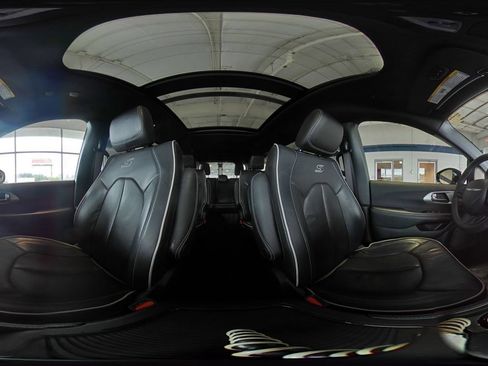 Used 2025 Chrysler Pacifica Limited FWD image 46
