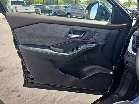 Used 2023 Nissan Rogue SV FWD image 27