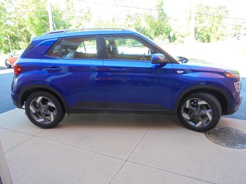 Used 2024 Hyundai Venue Limited FWD image 4