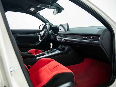 Used 2025 Honda Civic Type R image 11