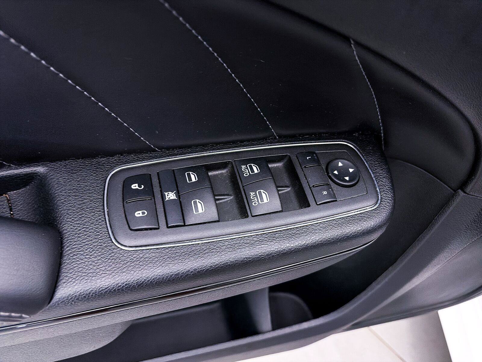 Used 2022 Dodge Charger R/T w/ Plus Group RWD image 18