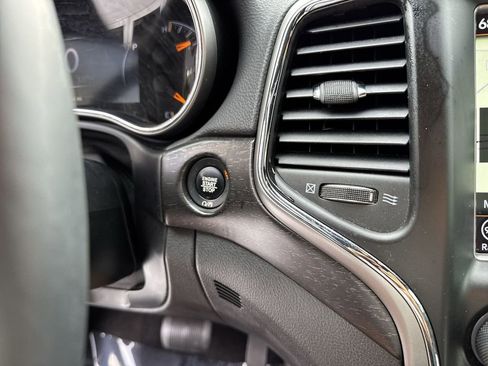 Used 2018 Jeep Grand Cherokee Altitude RWD image 55