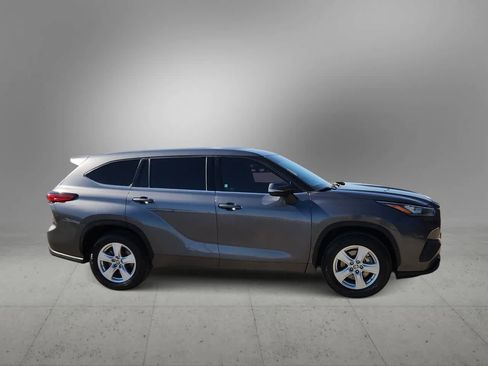 Used 2020 Toyota Highlander L image 9