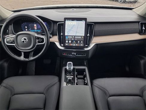 Used 2025 Volvo XC90 B6 Plus image 29