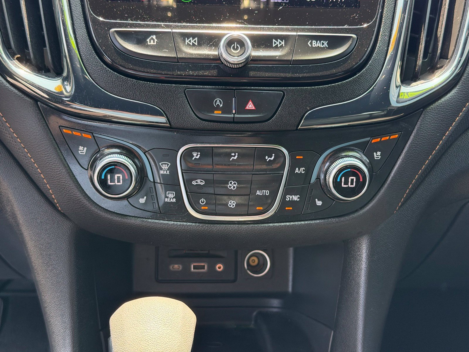 Used 2024 Chevrolet Equinox Premier FWD image 24