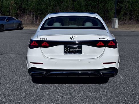 Used 2025 Mercedes-Benz E 350 4MATIC Sedan image 11