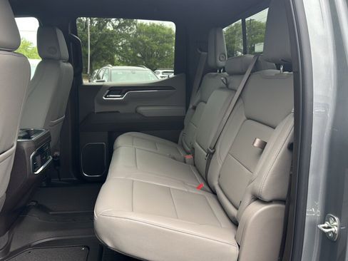 Used 2025 GMC Sierra 1500 SLT image 15