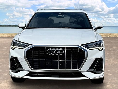 Used 2022 Audi Q3 2.0T Premium Plus w/ Premium Plus Package AWD/4WD image 2