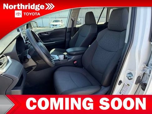 Used 2024 Toyota RAV4 XLE FWD image 6