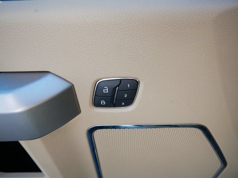 Used 2019 Ford F150 Lariat w/ Equipment Group 502A Luxury AWD/4WD image 18