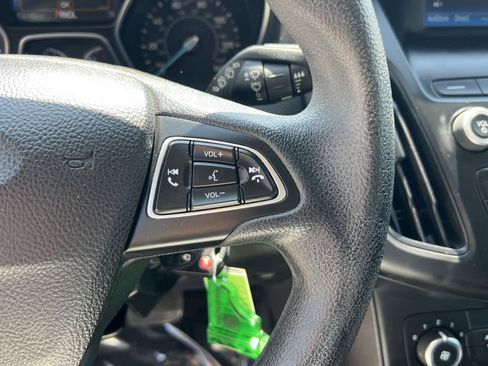 Used 2018 Ford Focus SE FWD image 33