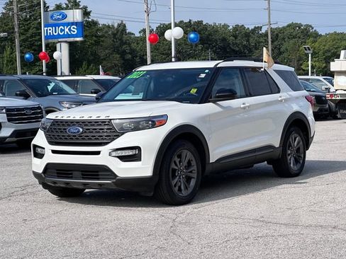 Certified 2023 Ford Explorer XLT w/ Equipment Group 202A AWD/4WD image 3