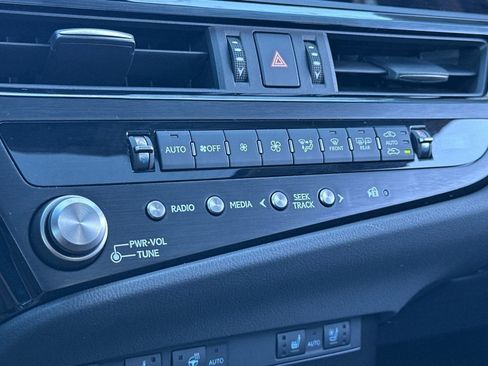 Certified 2025 Lexus ES 300h w/ Premium Package image 25