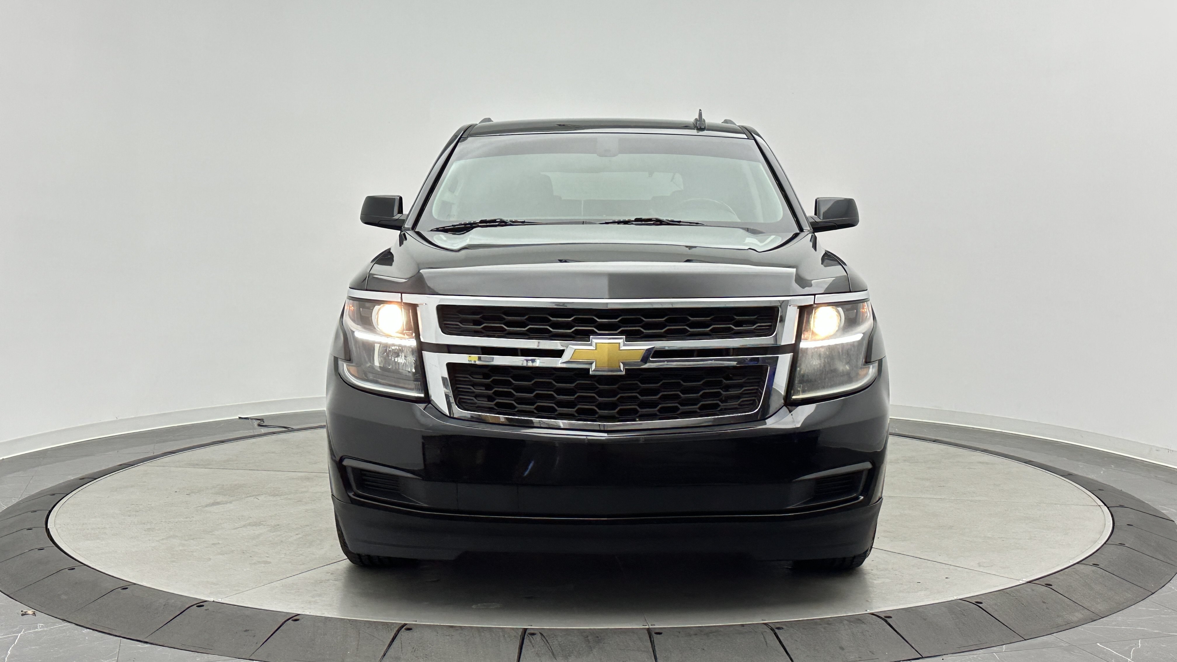Used 2017 Chevrolet Tahoe LS RWD image 2