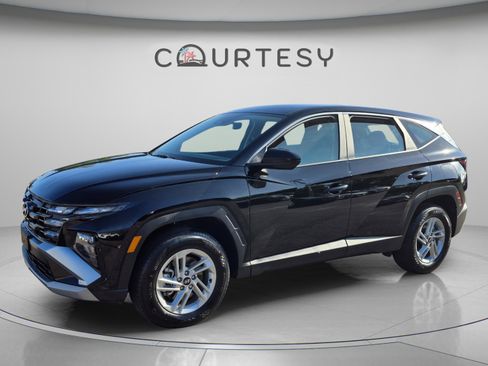 Certified 2025 Hyundai Tucson SE AWD/4WD image 1