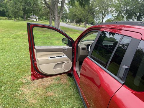 Used 2008 Jeep Compass Sport image 31