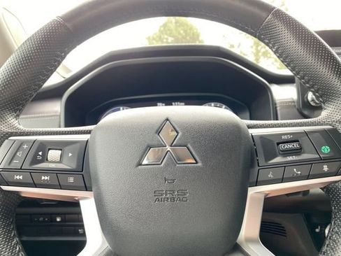 Used 2024 Mitsubishi Outlander 4WD Plug-In Hybrid image 15