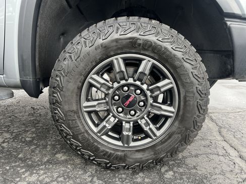 Used 2024 GMC Sierra 1500 AT4X image 11