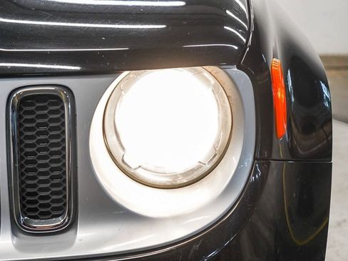 Used 2016 Jeep Renegade Limited image 7