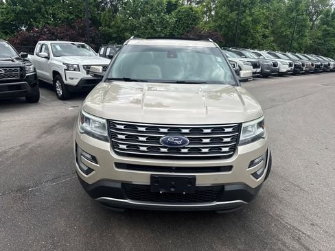 Used 2017 Ford Explorer Limited w/ Equipment Group 301A FWD image 8