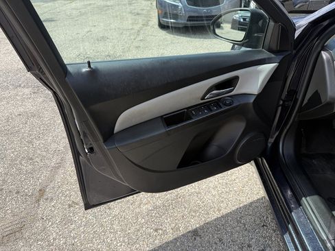 Used 2015 Chevrolet Cruze LS FWD image 11