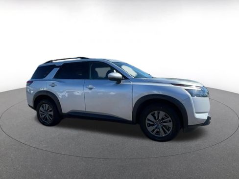 Used 2025 Nissan Pathfinder SV AWD/4WD image 2