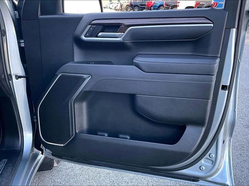 Used 2025 Chevrolet Silverado 1500 LT image 25