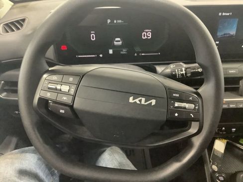 Certified 2025 Kia K4 LXS image 7