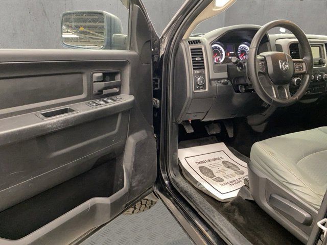 Used 2017 RAM 1500 Express w/ Black Ram 1500 Express Group AWD/4WD image 17