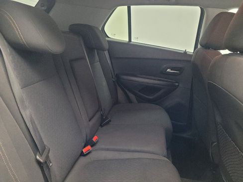 Used 2022 Chevrolet Trax LS w/ Tint and Cruise Package AWD/4WD image 19