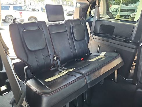 Used 2019 Dodge Grand Caravan GT FWD image 12
