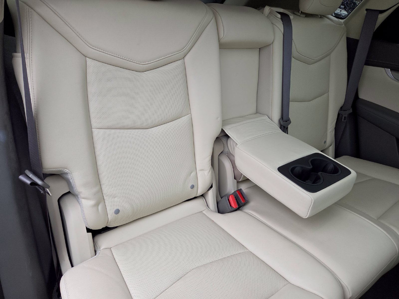Used 2018 Cadillac XT5 Luxury w/ Driver Awareness Package FWD image 25
