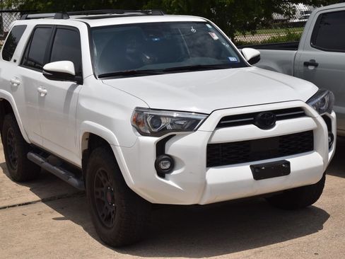 Used 2024 Toyota 4Runner SR5 Premium w/ Moonroof Package AWD/4WD image 4